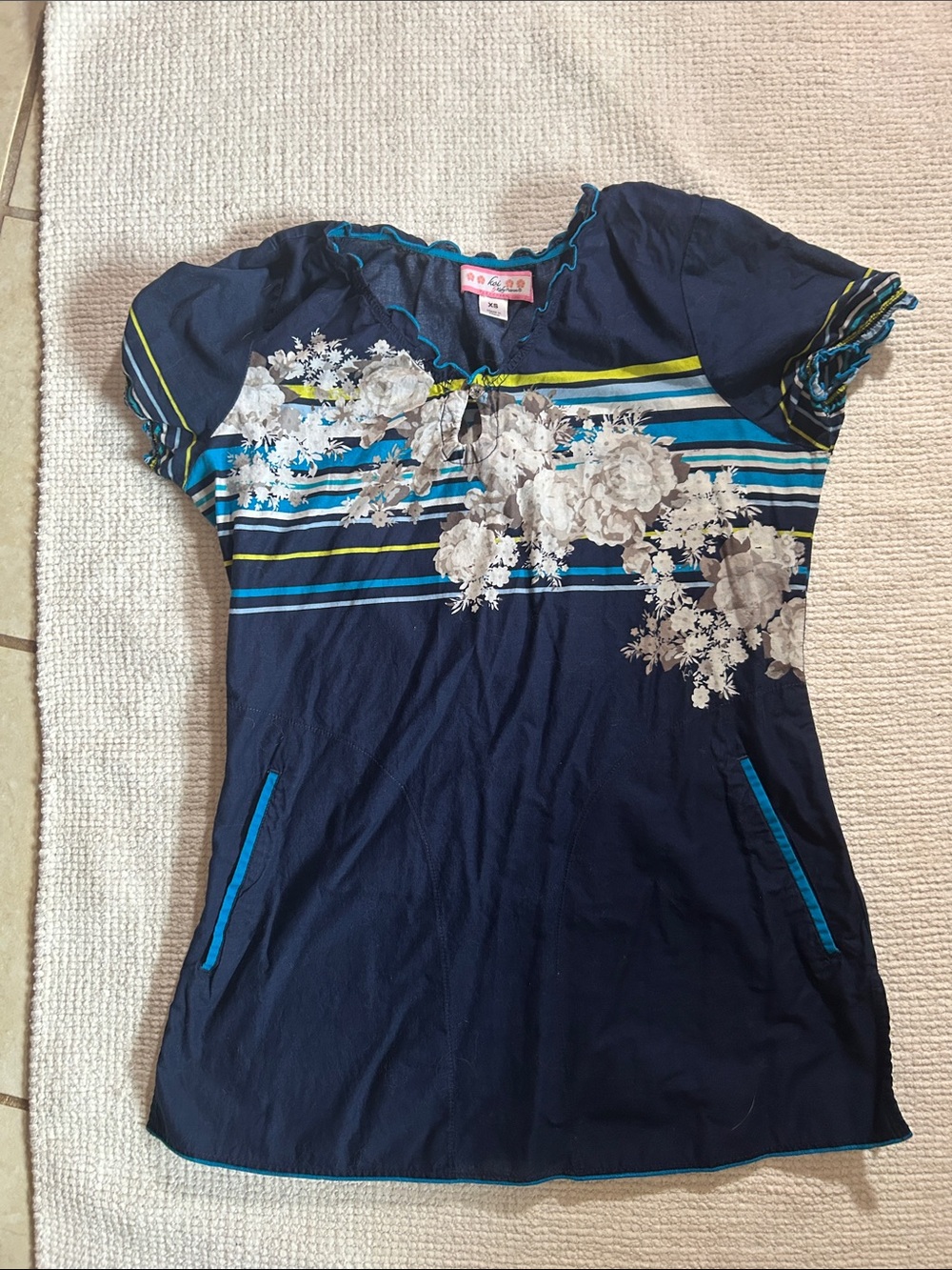 Koi scrub top Navy Floral Stripe Short-Sleeve Top